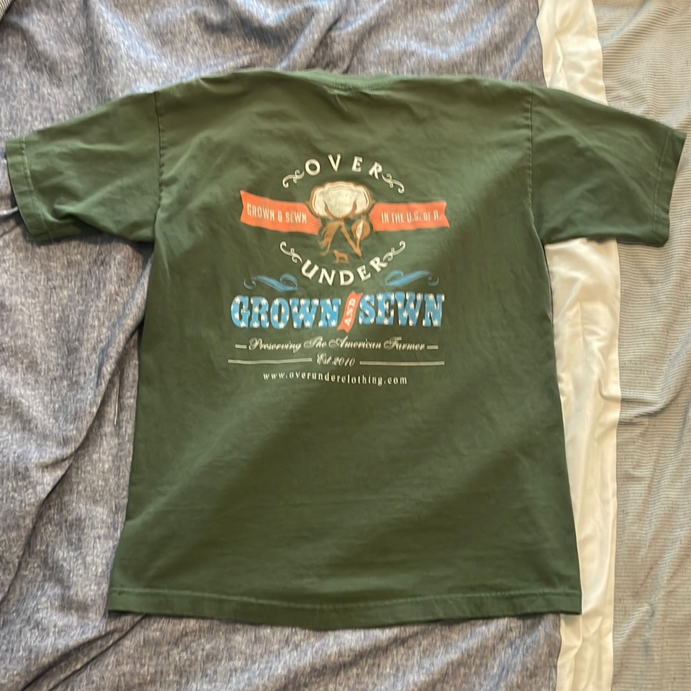 Over Under green front pocket t shirt size large